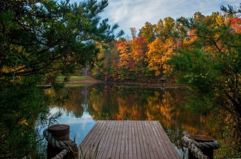 fall-colors-at-dock