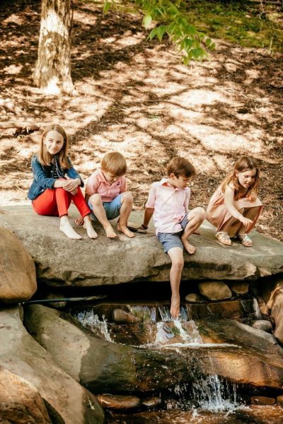 kids-wading-at-rocks