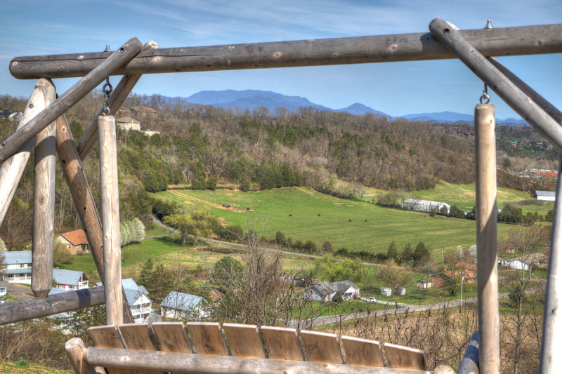 swinging-chair-with-view