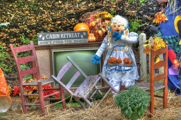 Goldilocks scarecrow visits the Smoky Mountains for HarvestFest 2018