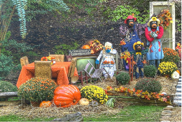 Goldilocks and the 3 Bears at Hidden Mountain Resort. HarvestFest 2018